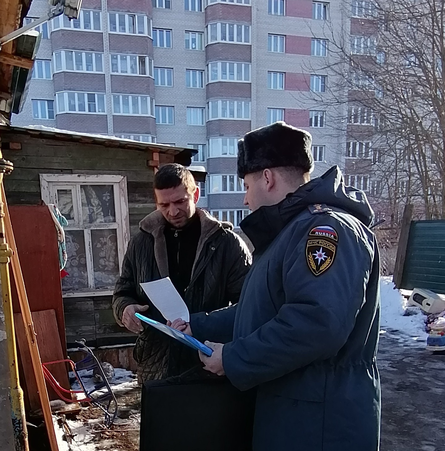 Повышение пожарным. Сооружения являются бесхозяйными. Возгорание бесхозного строения Безобразово. Пожар в Ярославле 08.12.2021. Опасность пожара в офисе.