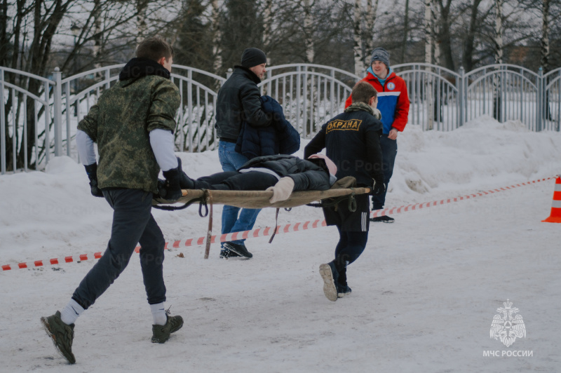 В Ярославле состоялись IV межрегиональные соревнования по зимнему силовому многоборью среди организаций ДВЦ «Научись спасать жизнь».