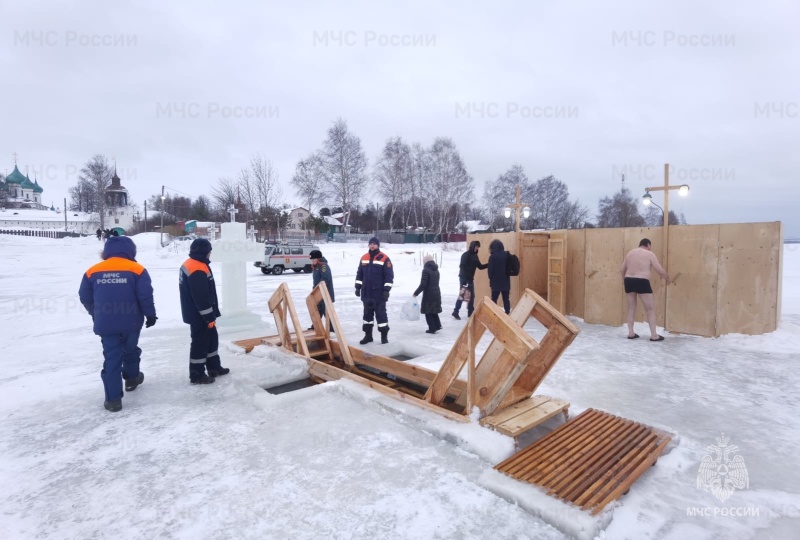 Минувшей  ночью  православные  верующие отметили праздник Крещения Господня