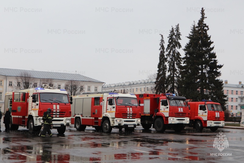 В здании            Правительства Ярославской области прошло пожарно-тактическое учение в рамках "Единого дня пожарной безопасности"