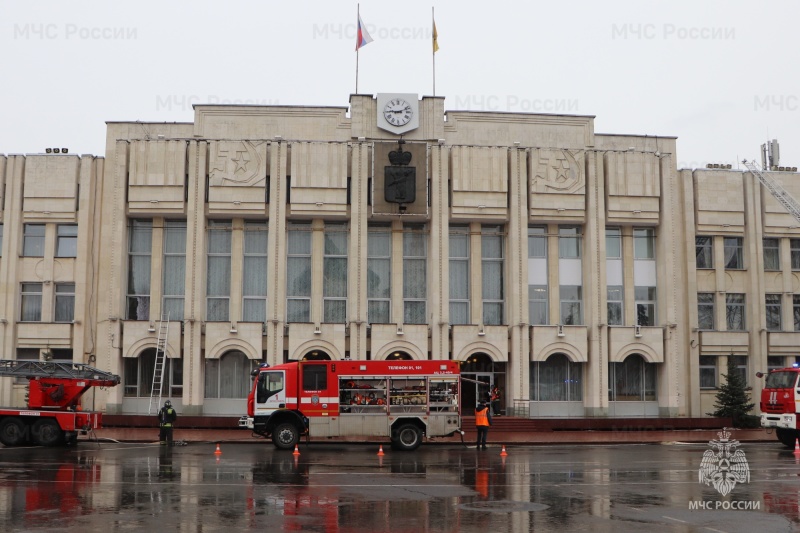 В здании            Правительства Ярославской области прошло пожарно-тактическое учение в рамках "Единого дня пожарной безопасности"