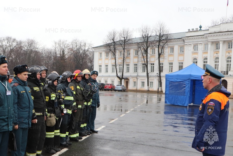 В здании            Правительства Ярославской области прошло пожарно-тактическое учение в рамках "Единого дня пожарной безопасности"