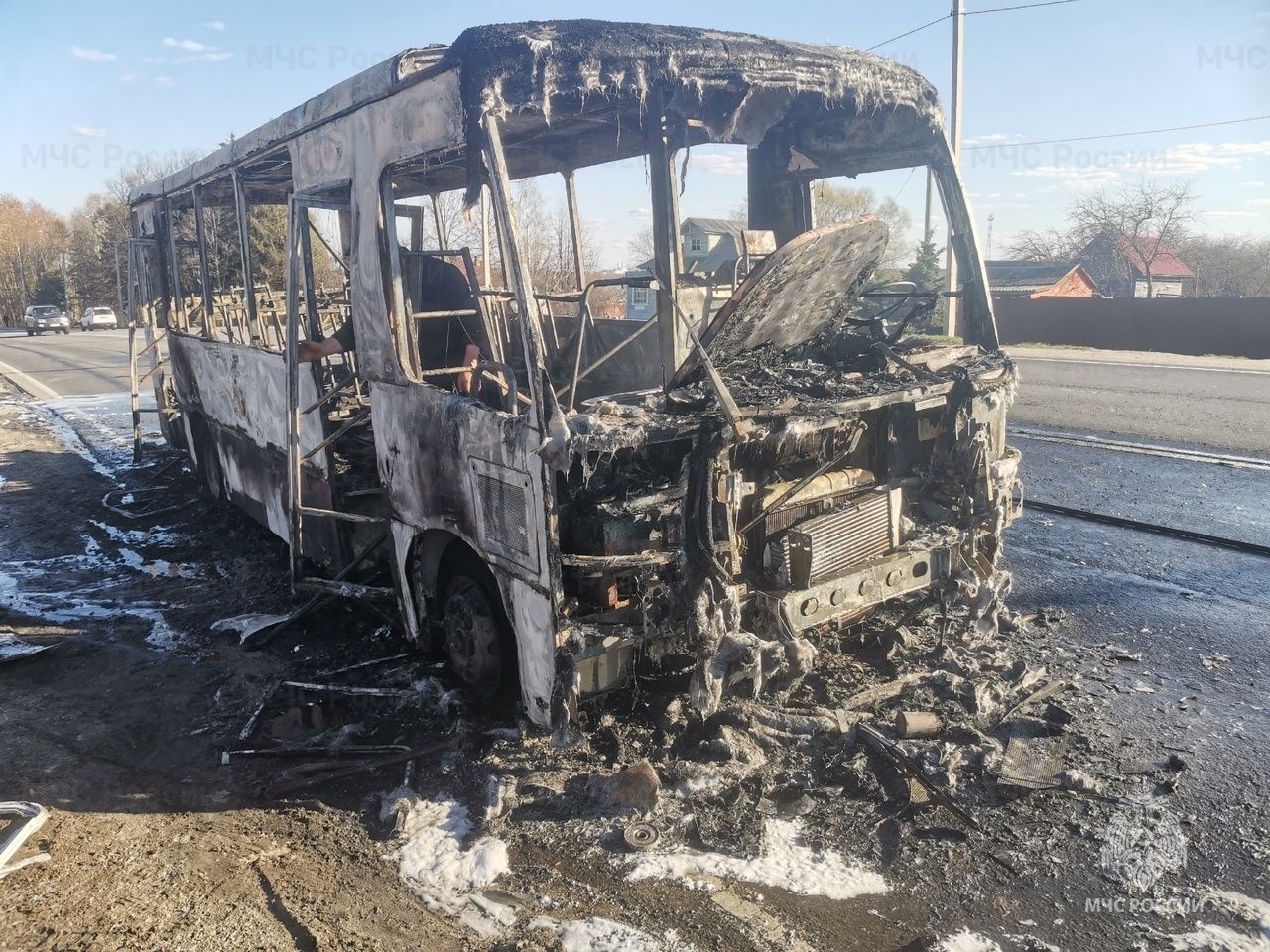 Пожар в Ярославском районе, д. Некрасово, ул. Дорожная, у д. 18 -  Оперативная информация - Главное управление МЧС России по Ярославской  области