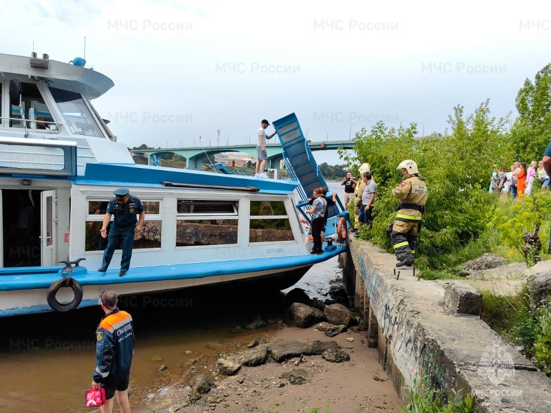 Происшествие на воде в г. Ярославле, Тверицкая набережная, р. Волга