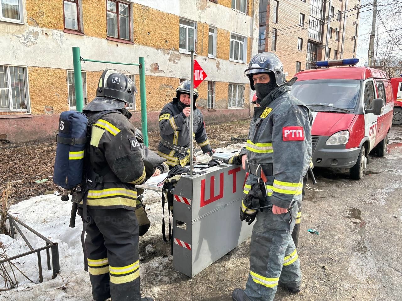 Огнеборцы регионального МЧС России ликвидируют пожар в городе Ярославле |  25.03.2024 | Ярославль - БезФормата