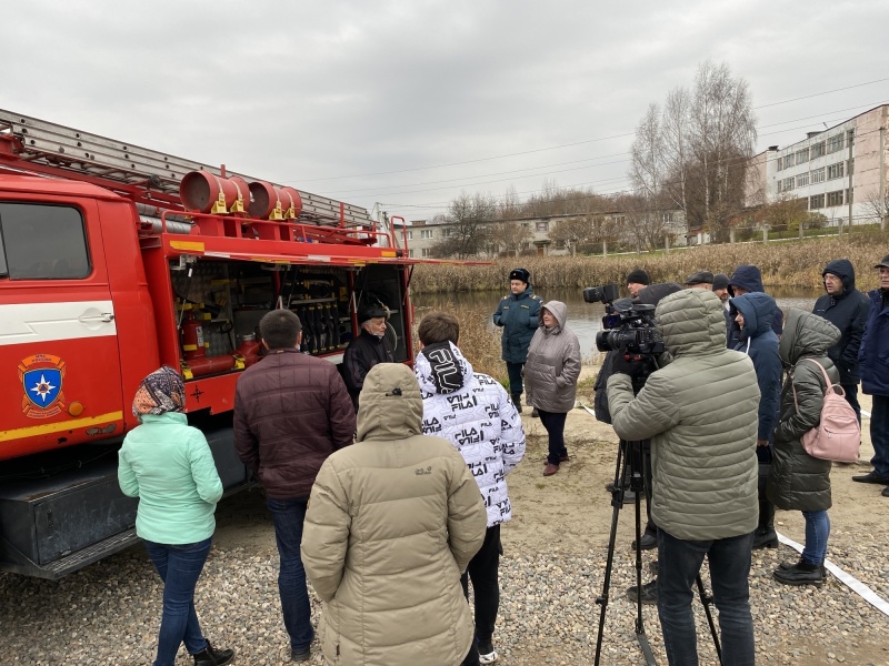 Добровольцев обучили пожарному делу