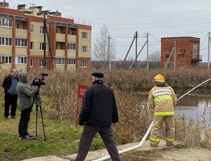 Добровольцев обучили пожарному делу