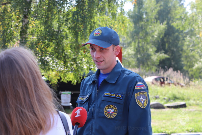 В региональном МЧС России состоялись соревнования по скоростному маневрированию на пожарных автомобилях